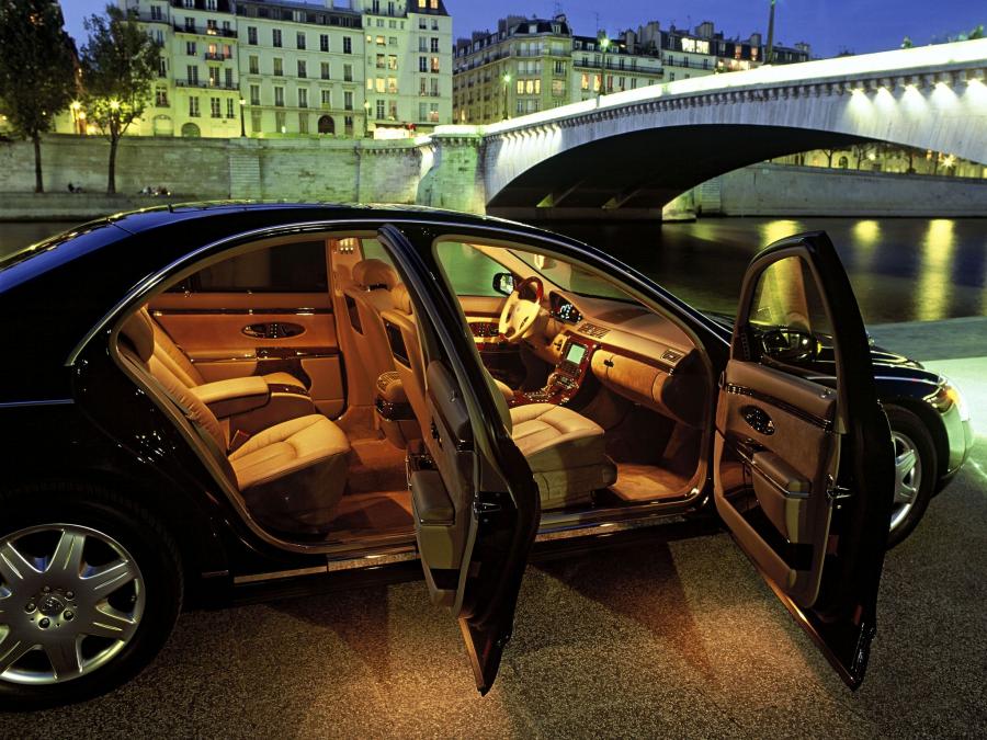 Интерьер Maybach 57 (W240) 2002 года  (фото 2 из 95)
